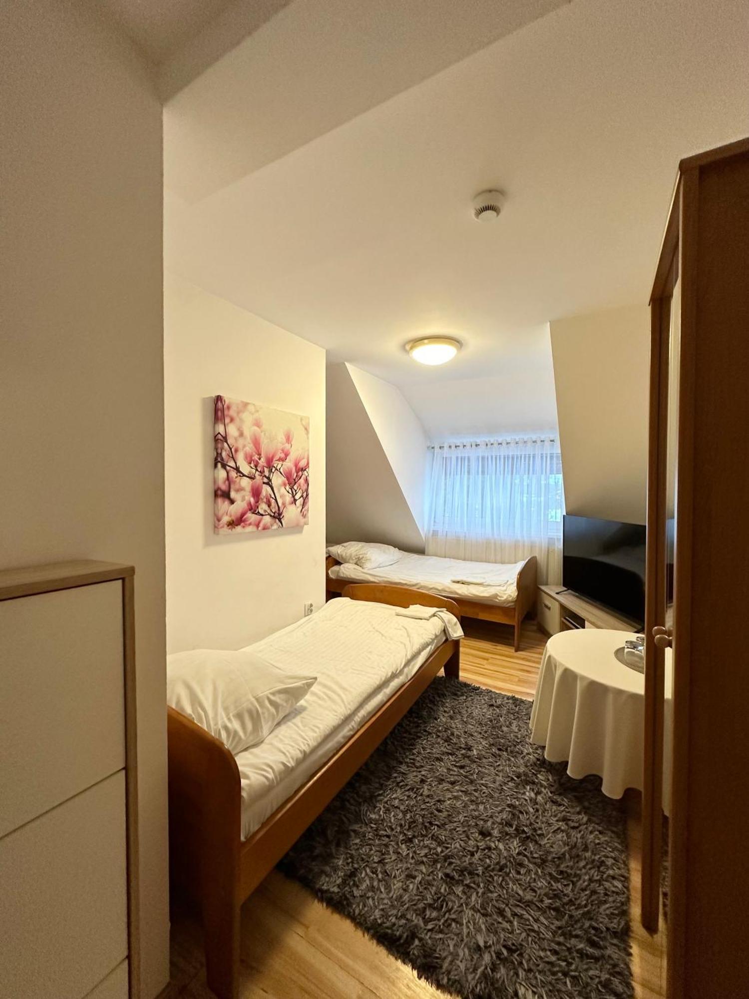 Bralin Motel Za Miedza מראה חיצוני תמונה