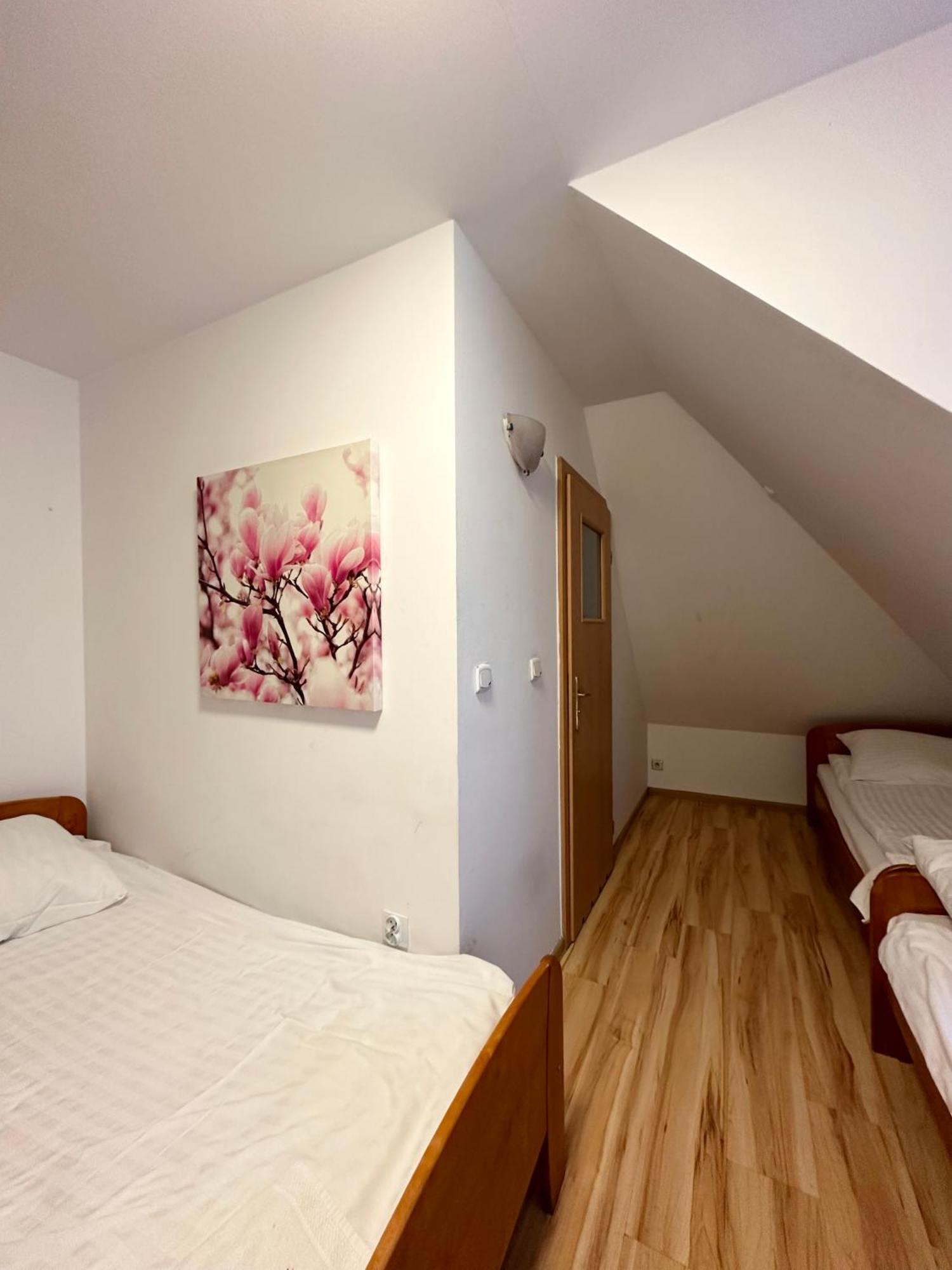 Bralin Motel Za Miedza מראה חיצוני תמונה