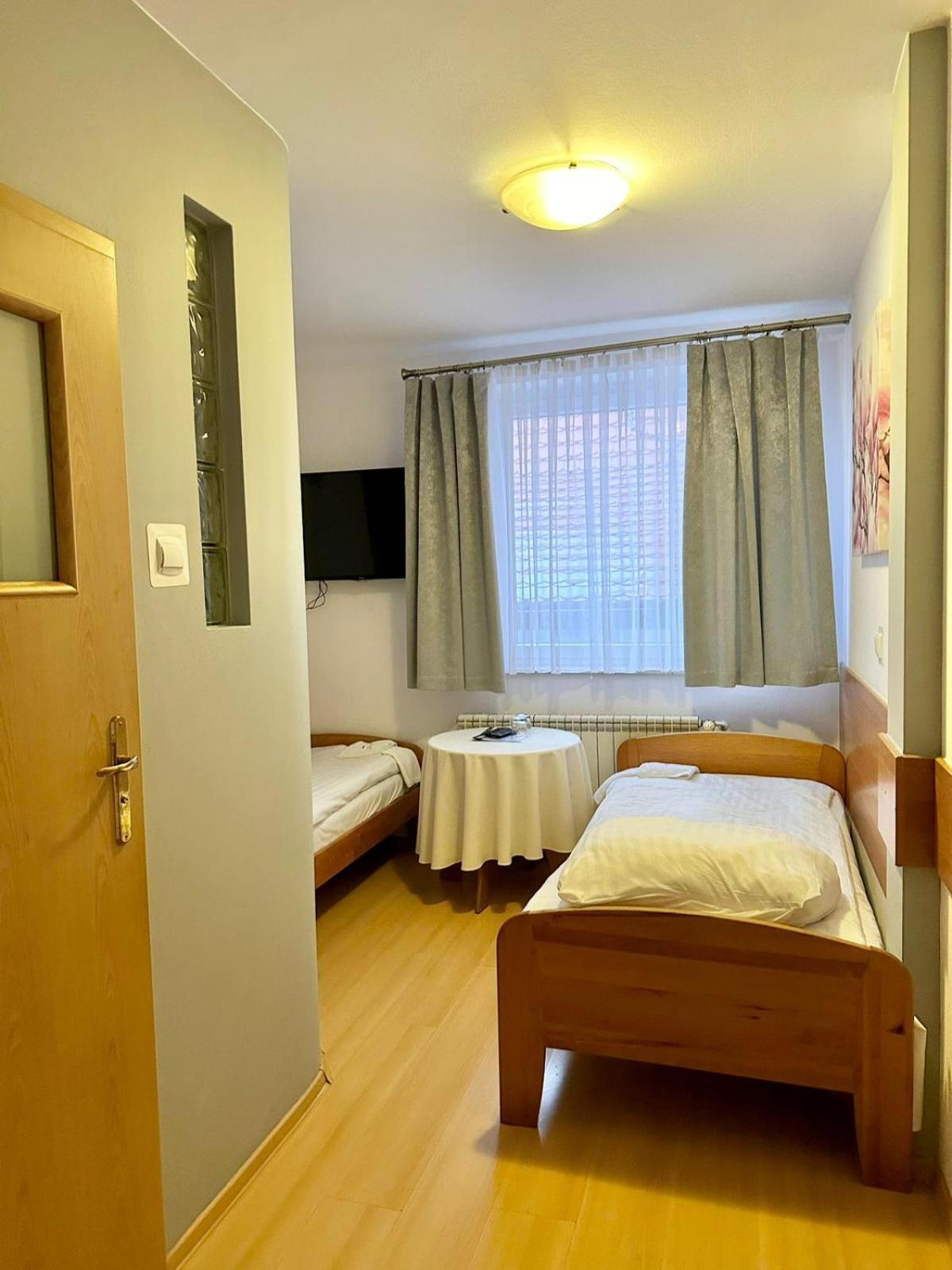 Bralin Motel Za Miedza מראה חיצוני תמונה