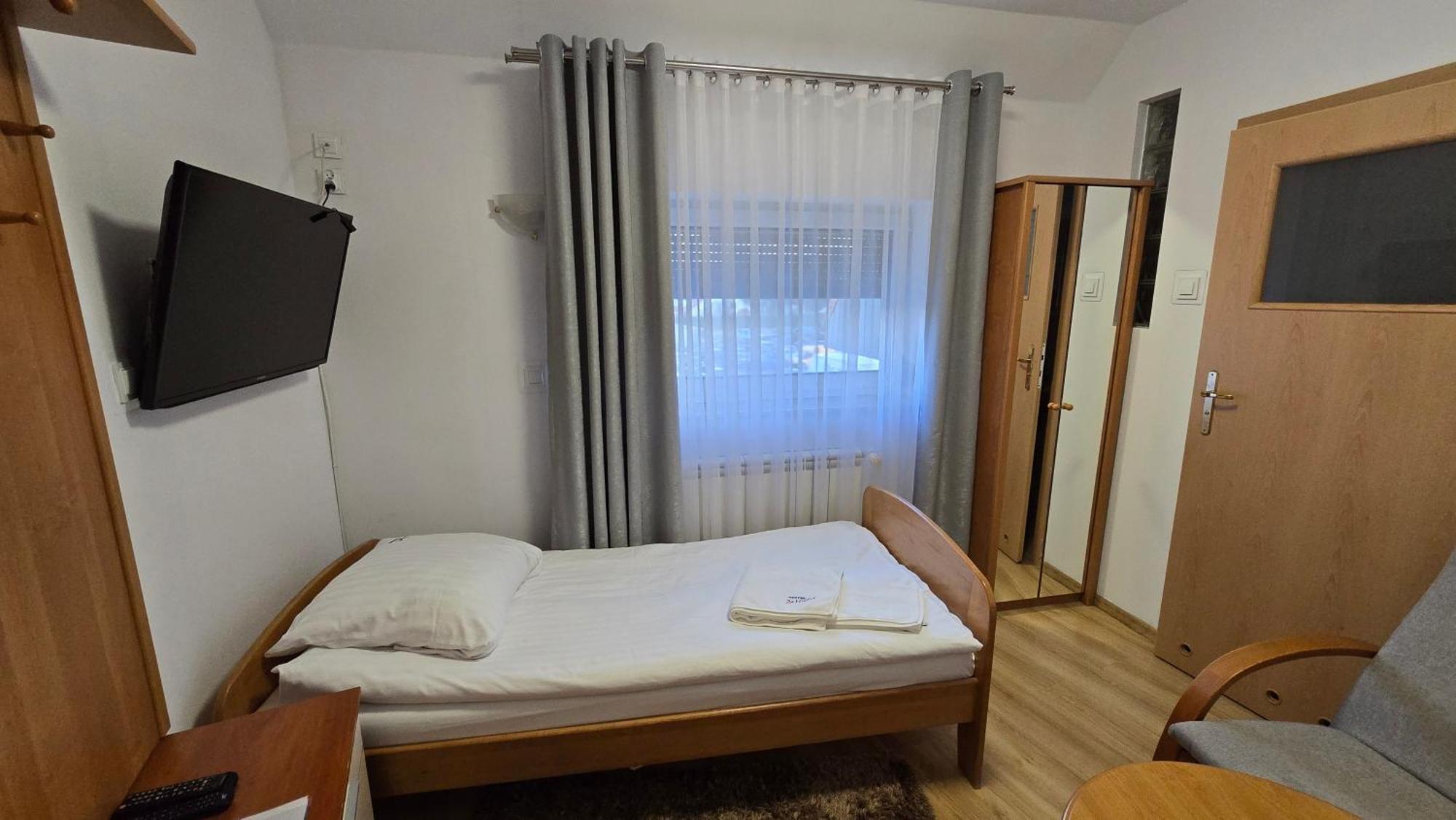 Bralin Motel Za Miedza מראה חיצוני תמונה