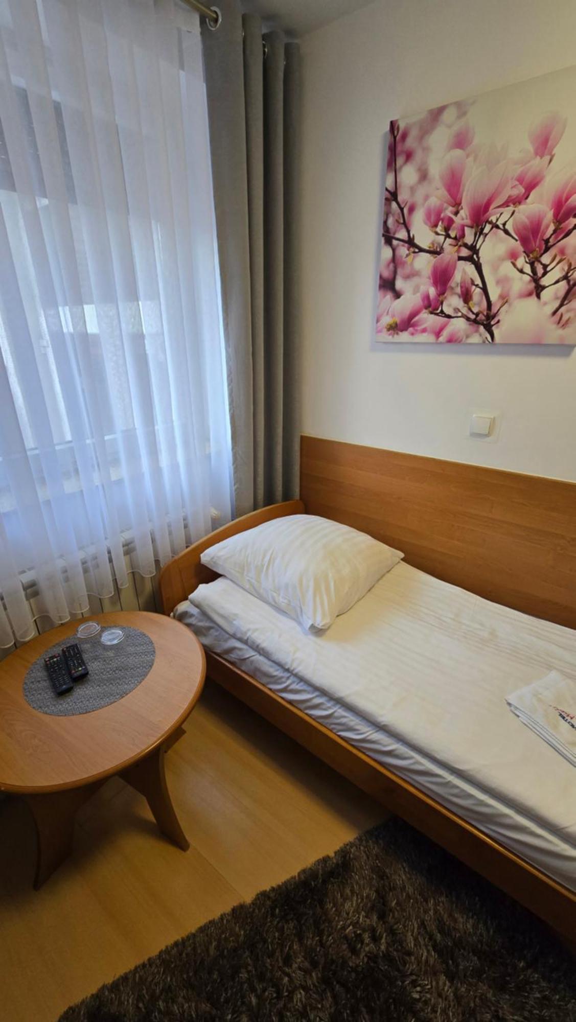 Bralin Motel Za Miedza מראה חיצוני תמונה