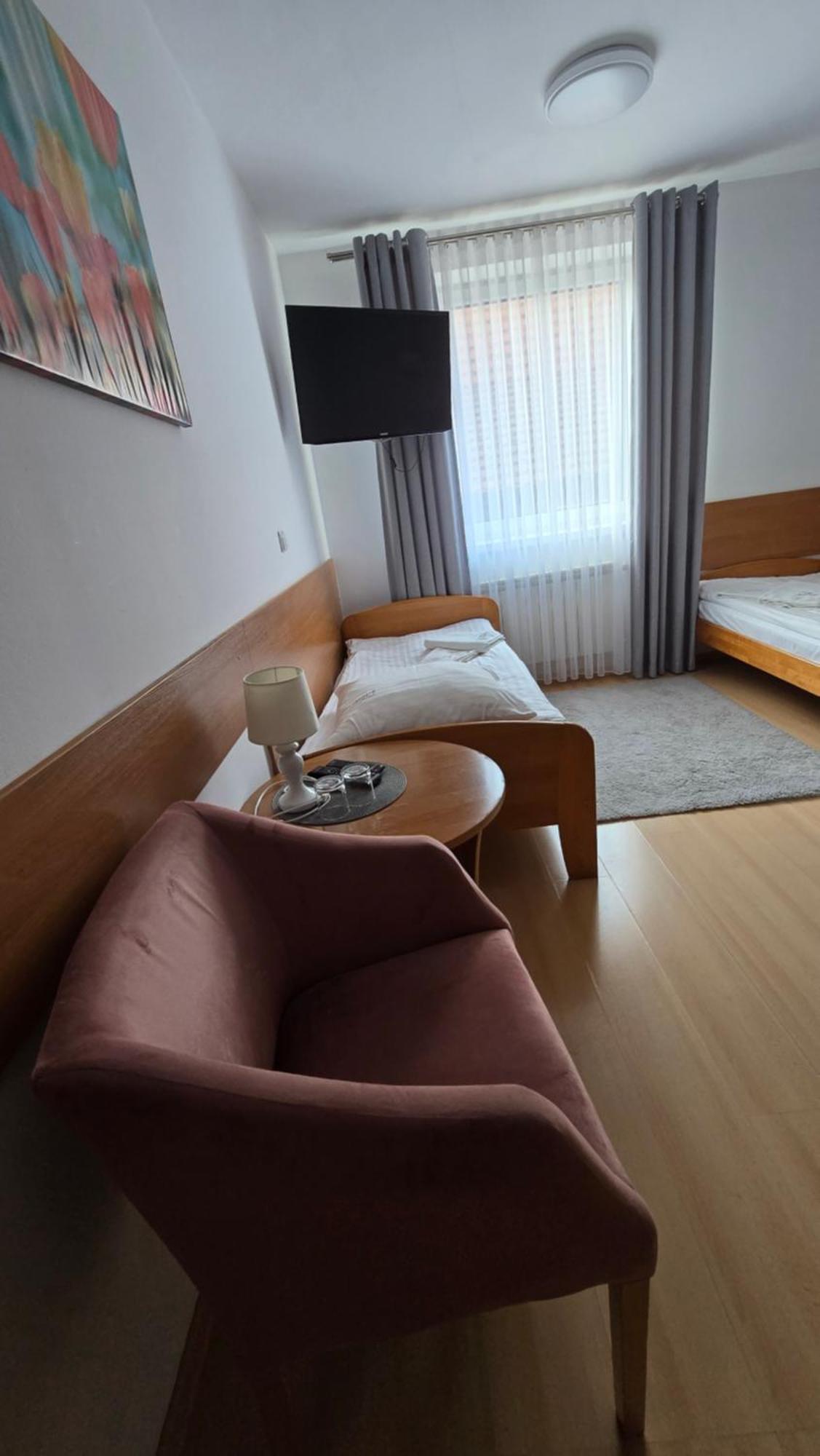 Bralin Motel Za Miedza מראה חיצוני תמונה