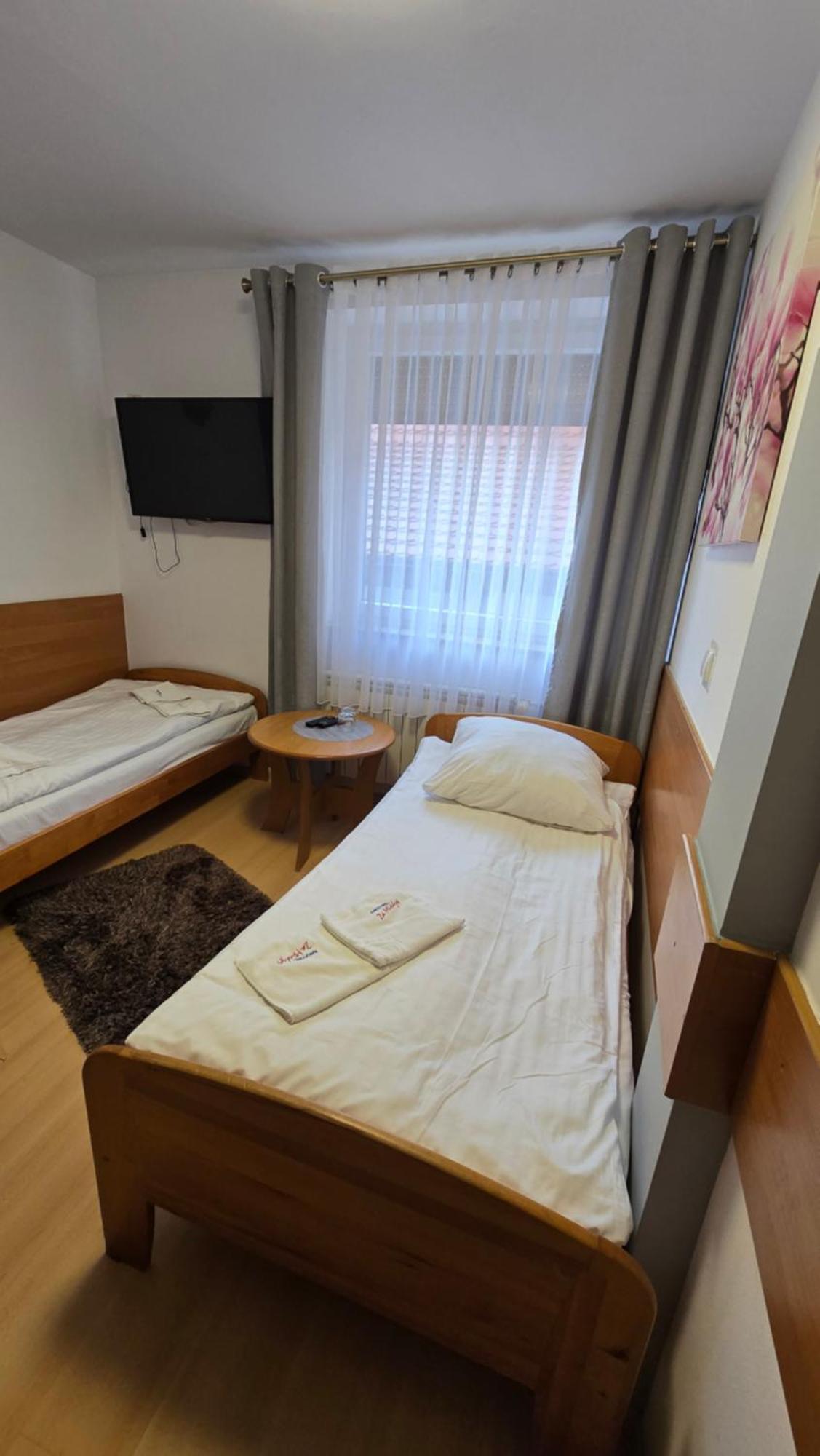 Bralin Motel Za Miedza מראה חיצוני תמונה